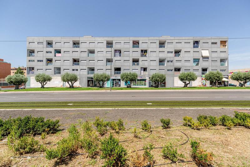 Foto 8733a797-2e8a-41d5-bc98-1e196e18d813. Alquiler local comercial en de los planetas 2 en Parla este Parla