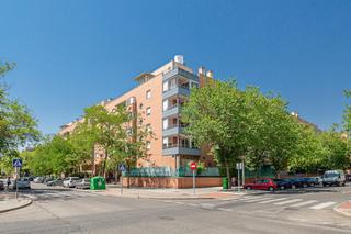 Miete Etagenwohnung in María moliner 14