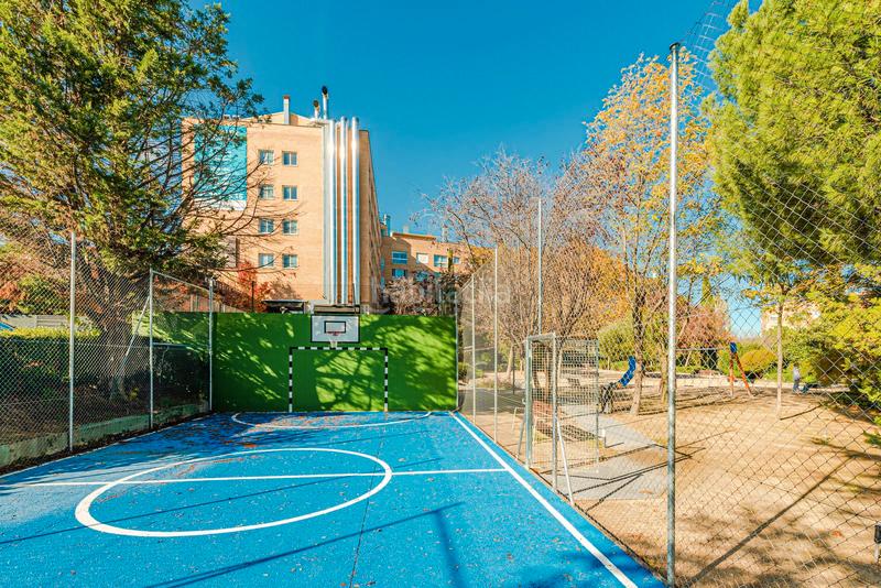 Foto f90c222f-a3e2-4984-a104-5048f20c1b64. Miete etagenwohnung in esteban palacios 6 in Conde Orgaz - Piovera Madrid