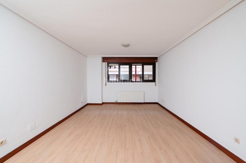 Foto fd40845f-f229-4f61-8fa9-86b34bcb6f0c. Piso en mieses 34 en Girón Valladolid