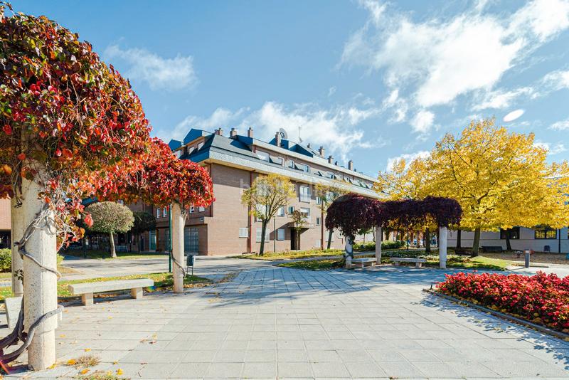 Foto 2c5a37d9-a116-4eb3-acde-12a676443756. Piso en torrente ballester 1 en Covaresa Valladolid