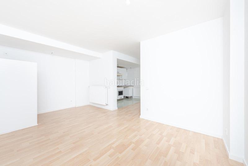 Foto b6ea6c4d-61bf-4459-aa41-33f64396eeb3. Alquiler piso en salvador allende 6 en PAU de Carabanchel Madrid