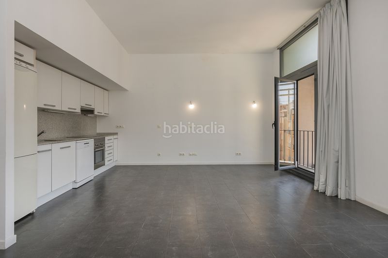 Foto 9c0ba7e3-ab4a-49e9-943f-70cbd958786d. Estudi a Sant Antoni Barcelona