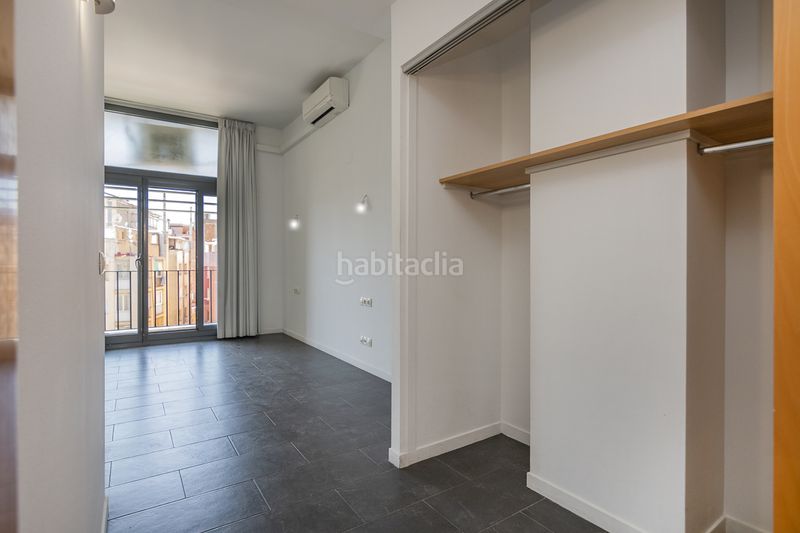 Foto ca566b06-8e84-4f93-b0b8-da5d791978a7. Estudi a Sant Antoni Barcelona