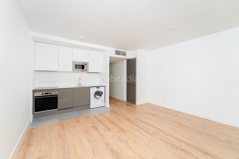 Foto 44f3ec1a-6789-446b-8c0f-814410781627. Rent studio in san benito 193 in Almenara-Ventilla Madrid