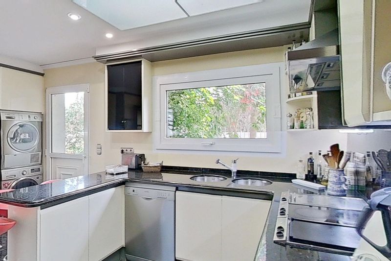 Foto cb6819a5-8bed-47b3-be08-18002c5bbe63. Casa amb calefacció piscina a El Montgó Dénia