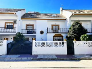 Casa adossada a San Pedro de Alcántara Pueblo