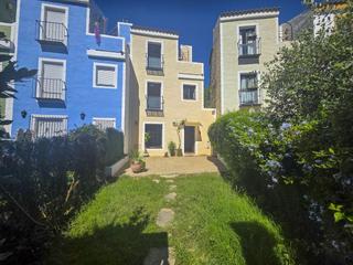 Casa adossada a Casares pueblo