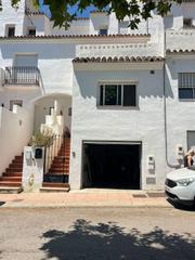Casa adossada a Parque Central