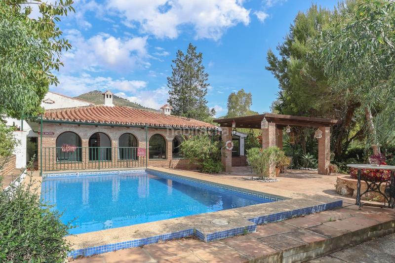 Foto 7298e383-8339-45dc-8347-c6c8005d5904. House in Coín