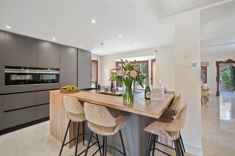 Foto 0a86af74-ca2b-4bde-865c-c7276ed32a7e. Maison dans Puerto Banús Marbella