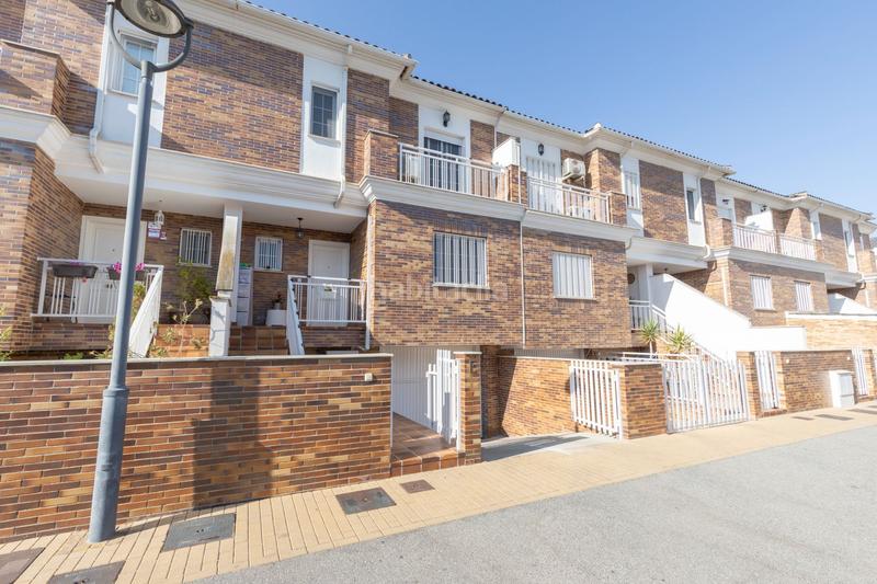 Foto 6061840e-9f6a-4bb4-a89c-79c671161e76. Semi detached house with heating pool in Belicena Vegas del Genil