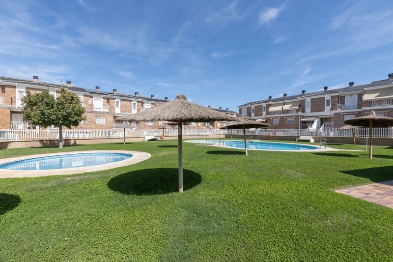 Foto 7ae53e3b-30da-4e21-bfec-b22075ef2992. Semi detached house with heating pool in Belicena Vegas del Genil