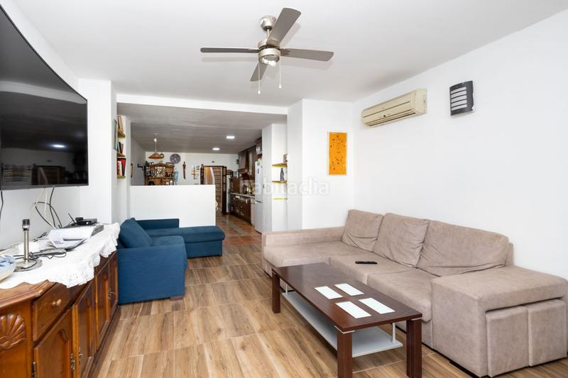 Foto e09de09c-a385-4d4f-ba80-579fab1e2d39. Casa adosada en Bobadilla Granada