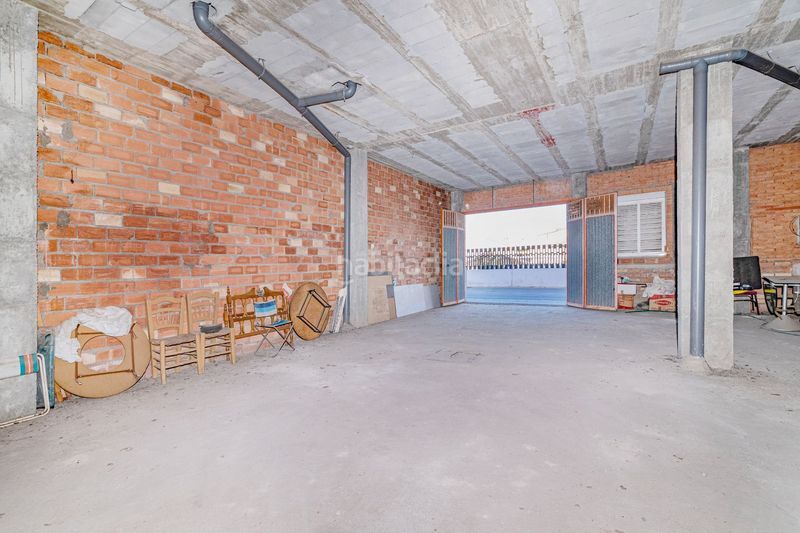 Foto ad63096b-971a-42e1-96dc-e8744ee06fbf. Casa adossada a Maracena