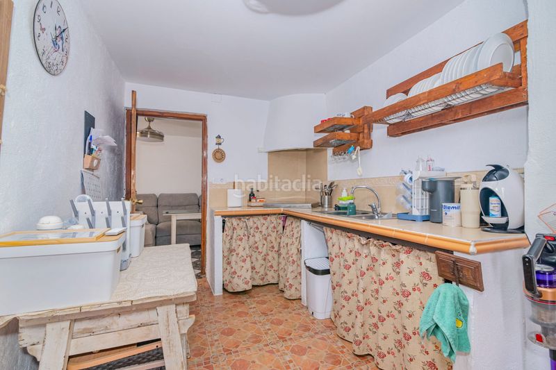 Foto b8dbd41a-1437-4851-8ddc-1dde1204db1f. Casa adossada a Cacín