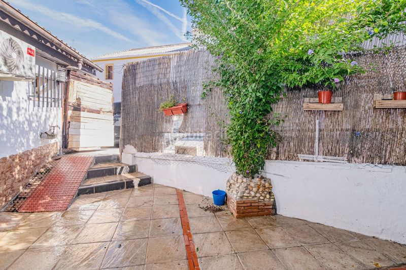 Foto b92206e7-7f74-4e39-b57f-6ee979df4373. Casa adossada a Cacín