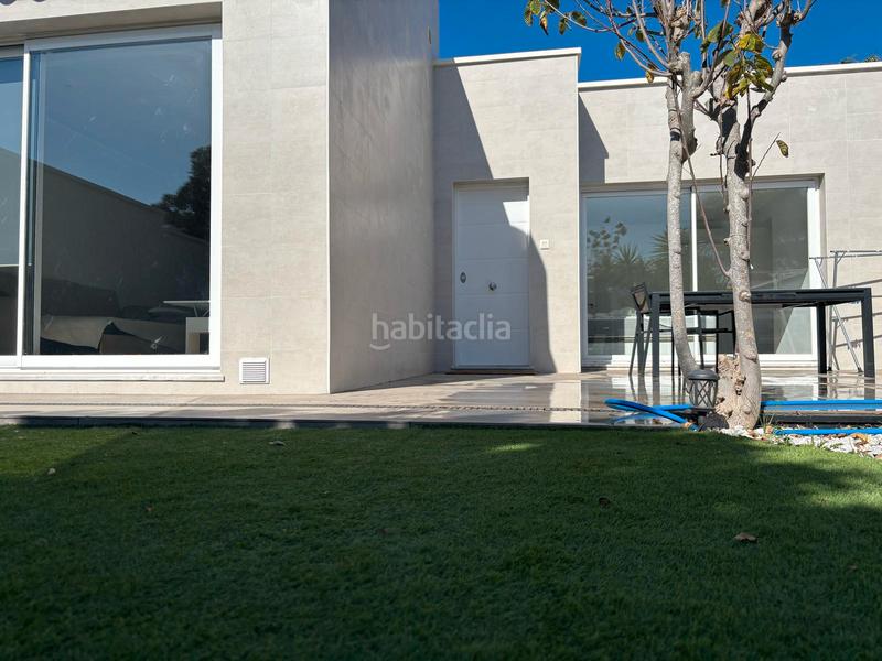 Foto b1275d8b-86c0-4a51-93f8-5db10a4bd753. Chalet en calle de la guajira dos 23 chalet reformado en Retamar en Almería