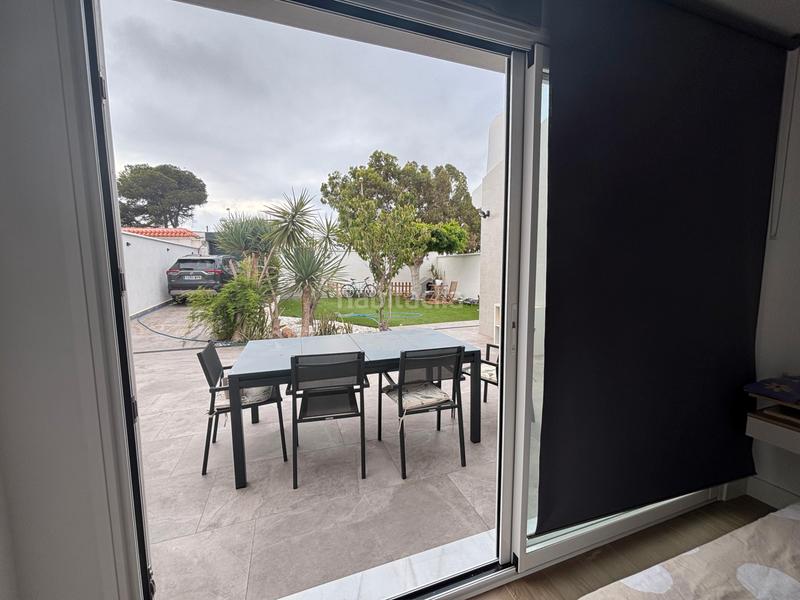 Foto dda4d1bb-5287-4ff9-b480-a8c712bb10ec. Chalet en calle de la guajira dos 23 chalet reformado en Retamar en Almería