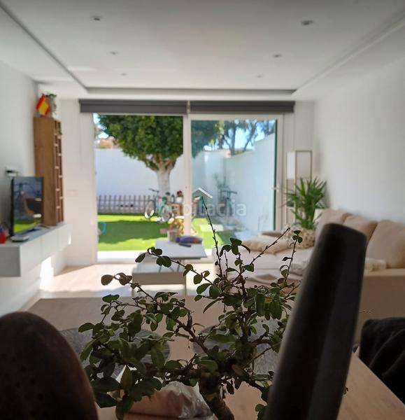 Foto f9c86a45-dbb3-4af8-af42-95138901fef6. Chalet en calle de la guajira dos 23 chalet reformado en Retamar en Almería