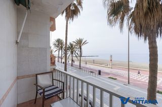 Pis  Calle las conchas. ¡piso en primera línea de playa en el zapillo!