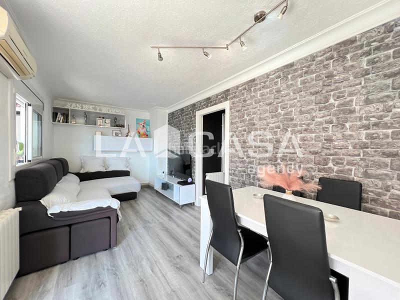 Foto e60d6a13-ae94-4c94-b3be-caf362c20a86. Ático piso en venta en les Roquetes en Roquetes Barcelona