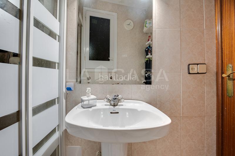 Foto c97e8ebd-d8ed-447b-9782-53d80b8fff22. Piso  en venta en calle de pablo iglesias en Prosperitat Barcelona