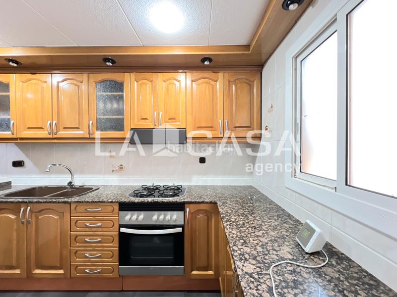 Foto 4143e3a6-b375-41b2-935e-63194f734e1c. Piso  en venta en calle de pi i gibert en Llefià Badalona