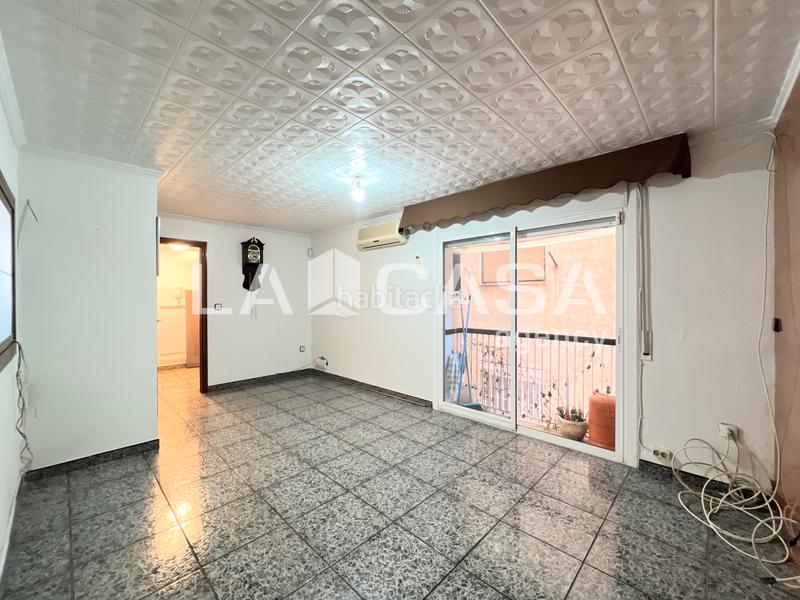 Foto 87fcb6b6-e510-47bc-ade2-e8e65c44f407. Piso  en venta en calle de pi i gibert en Llefià Badalona