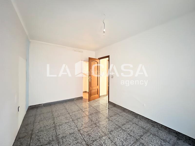 Foto a3f11320-fef5-4978-9fec-f3d3af540c53. Piso  en venta en calle de pi i gibert en Llefià Badalona