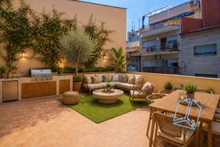 Flat in Passeig Maragall. Piso con terraza en gavà