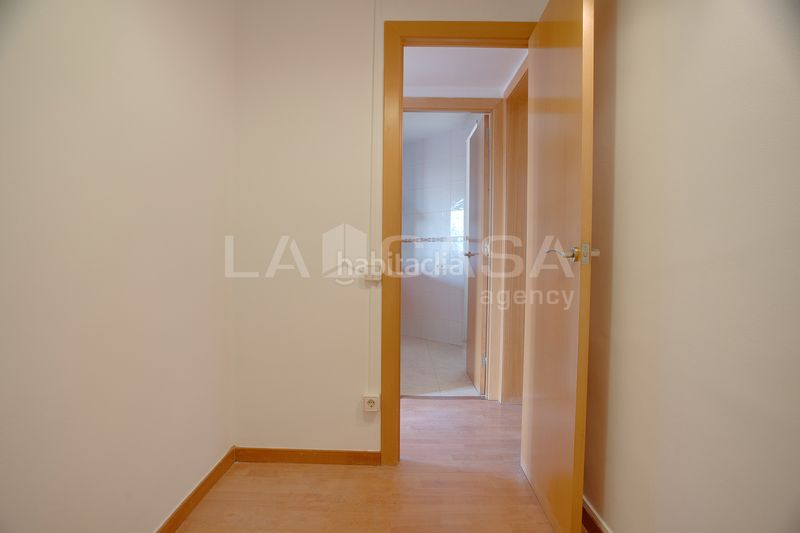 Foto 1310fdfa-07d0-4d90-894c-b3bf8ed6e1f7. Pis amb calefacció a El Camp de l´Arpa del Clot Barcelona
