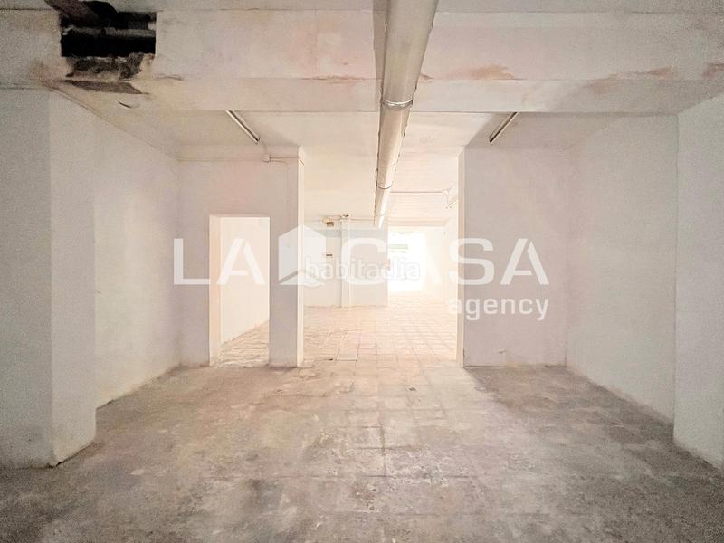 Foto f7a9f9de-9078-49be-910b-33ef028a9c2b. Local comercial a La Salut Badalona