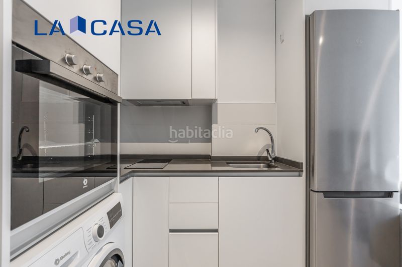 Foto 84654eaf-a122-4fba-a685-039f849a3a4e. Pis a Acacias Madrid