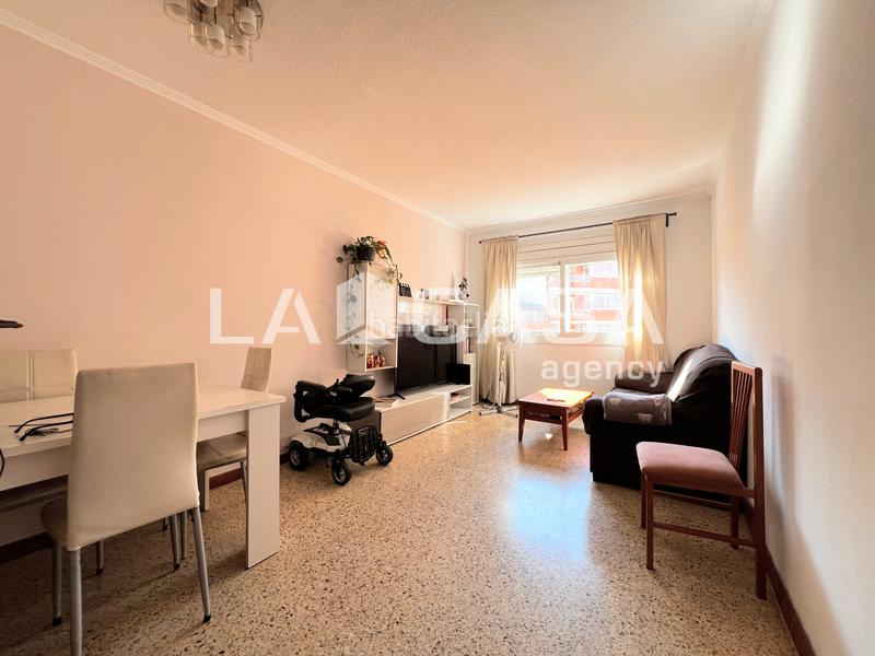 Foto 38f95e59-083f-4dd7-aadd-32571ad10e00. Appartamento con riscaldamento in Llefià Badalona