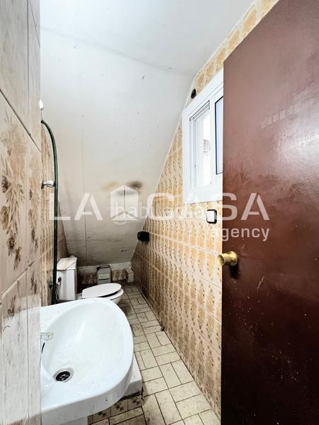 Foto 74a5c2d9-8c27-4c3e-bcca-aa40e28b6c2e. Local comercial a Llefià Badalona