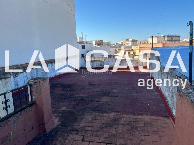 Foto 7dcc00a3-a7ab-4651-b866-8272a991d8bd. Casa  con local en ave maría, . en Centro - Doña Mercedes Dos Hermanas