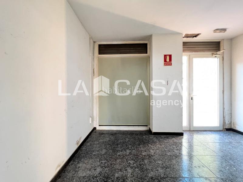 Foto a0d9a5a4-e16c-46e8-9b4e-57d5cf82804a. Local comercial oportunidad! local comercial en mare de déu de lorda en Badalona