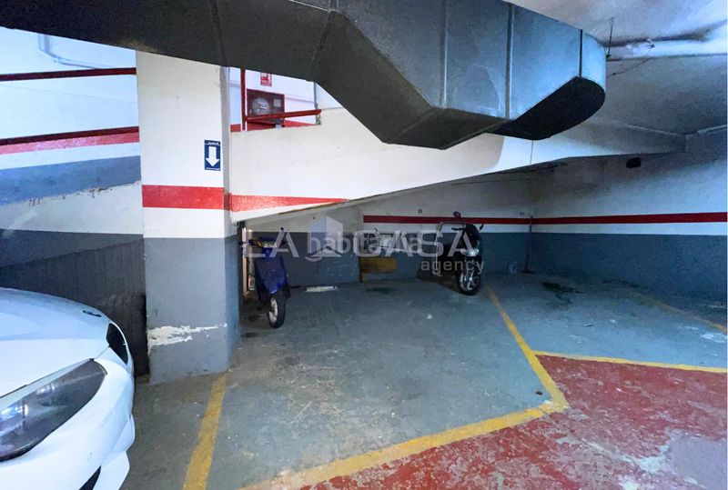 Foto c54146b2-8e0c-4f82-b47c-898786d3aed3. Aparcament cotxe a La Salut Badalona