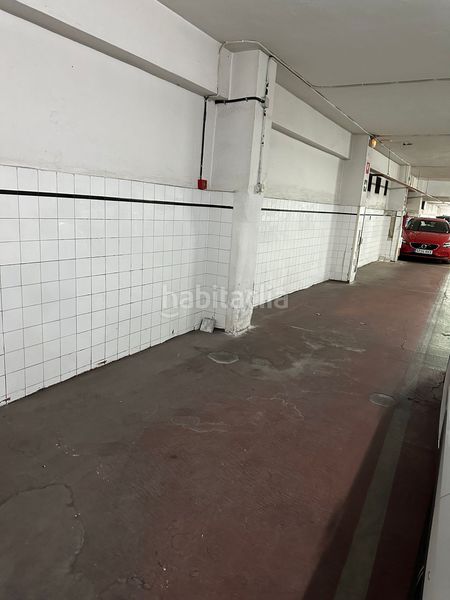 Foto dfe697c3-fa00-4ad3-bf49-8300b4c82c3f. Aparcament cotxe a Alhóndiga Bilbao