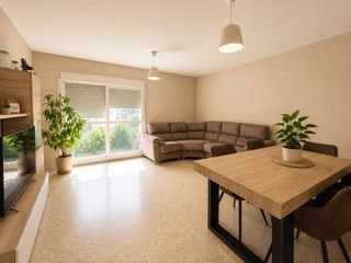 Etagenwohnung in Palmete. Piso de 101 m con 4 dormitorios y ascensor en sevilla