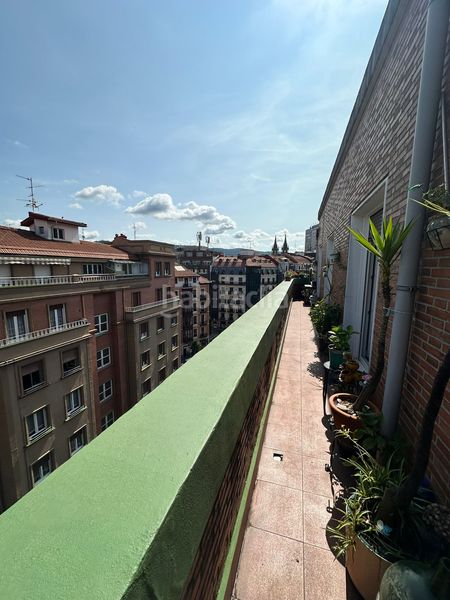 Foto 93c367ba-33b9-4606-aef3-8f28cad0cf2b. Piso inmo zorroza barakaldo 2024 vende amplio piso con terraza en el corazón de indautxu en Bilbao