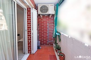 Pis a La Florida. Piso de 75 m con 3 dormitorios y terraza en lhospitalet de llobr