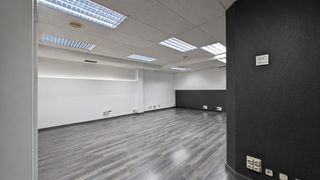 Appartement  Cornellà modern. Piso de 383 m con 7 habitaciones y gran distribución en cornellà