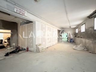 Local Comercial a Llefià. Local comercial de 474 m para reformar en santa coloma de gramen