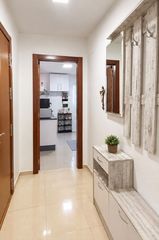 Appartamento in Entrenúcleos. Piso de 104 m con 2 dormitorios y piscina en dos hermanas