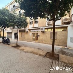 Pis a El Torrejón - El Cerezo. Piso de 73 m con 3 dormitorios y terraza en sevilla
