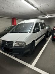 Aparcament cotxe a La Roureda