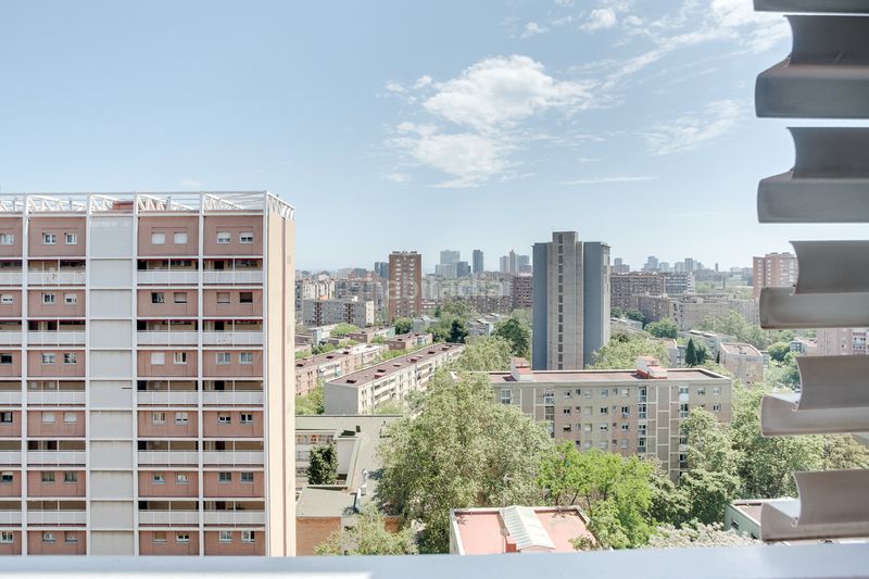 Foto 8c9bcdb9-abe3-4442-9c35-9d26e762e9ce. Duplex con riscaldamento in La Verneda - La Pau Barcelona