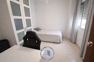 Etagenwohnung in Avenida de Europa. Piso de 98 m con 3 dormitorios y terraza en montequinto